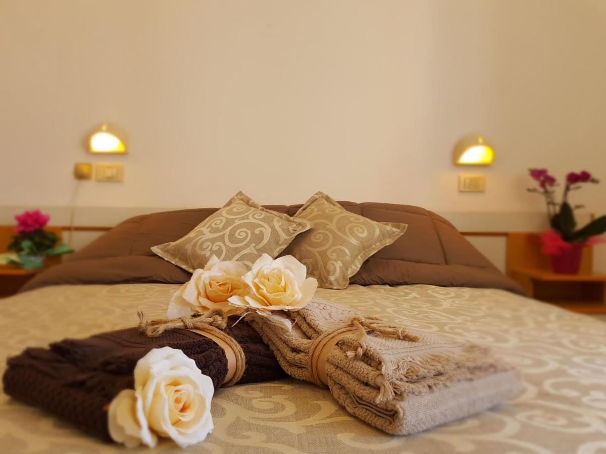 Hotel Romantica リミニ エクステリア 写真